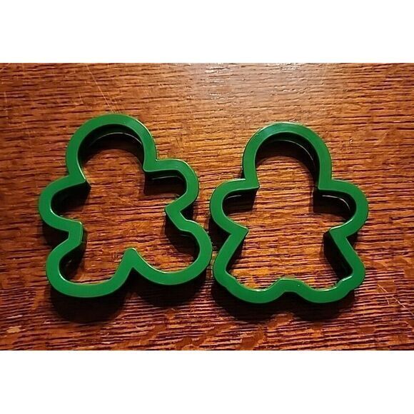 Vintage Green Plastic Cookie Cutter Set of 2 Gingerbread Boy And Girl Holidays - Picture 1 of 3